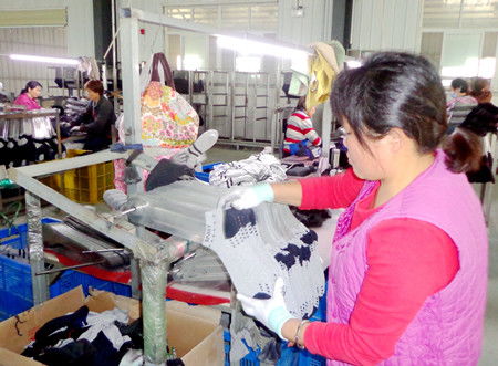 湖北鄖陽兩千余家微工廠助推鄉村振興，萬余村民實現家門口就業